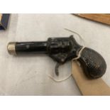 A SMALL BLACK PAINTED TOY PISTOL, TOTAL LENGTH 12CM