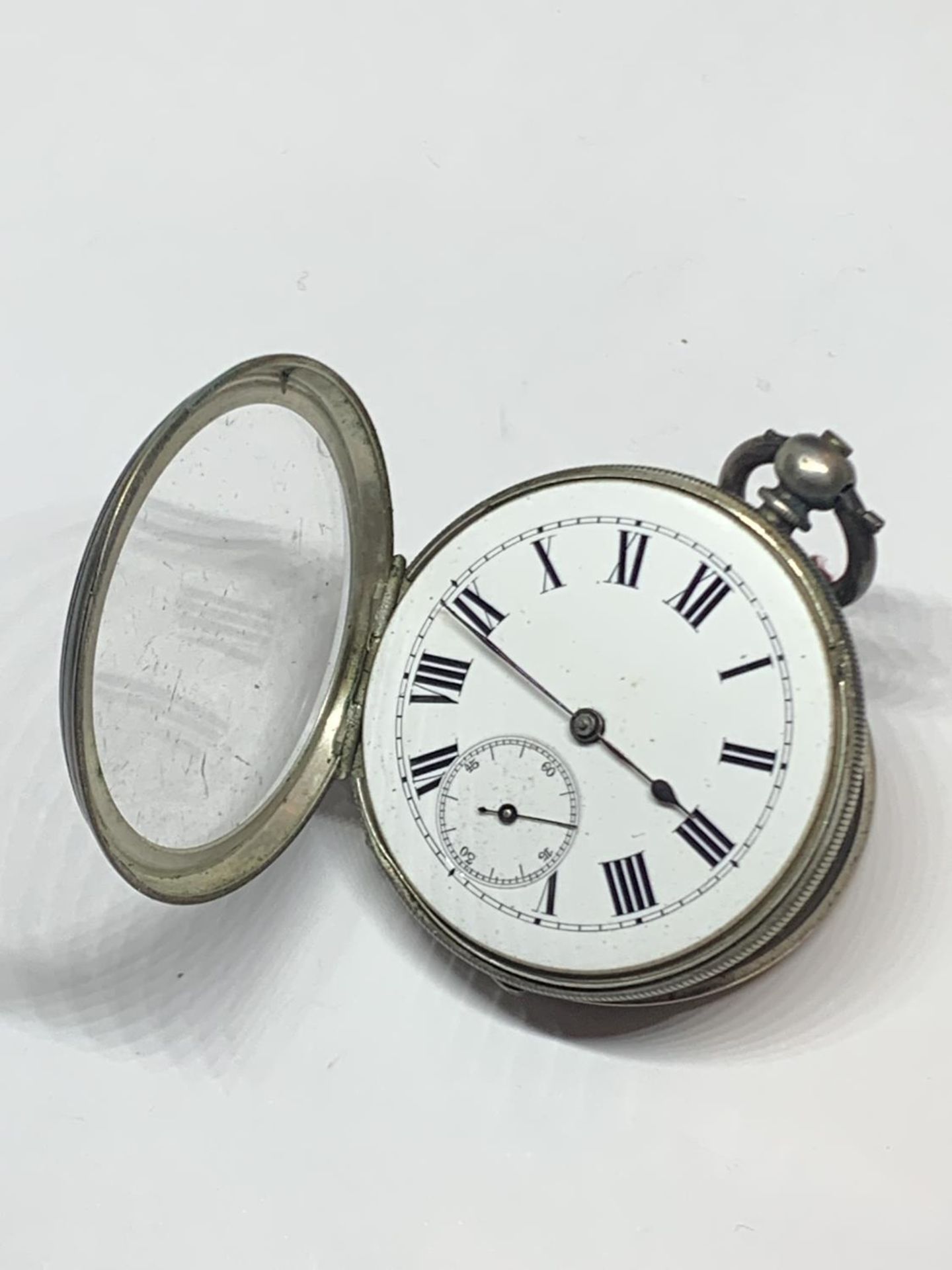 A .900 GRADE SILVER OPEN FACED POCKET WATCH WITH KEY - Image 3 of 4