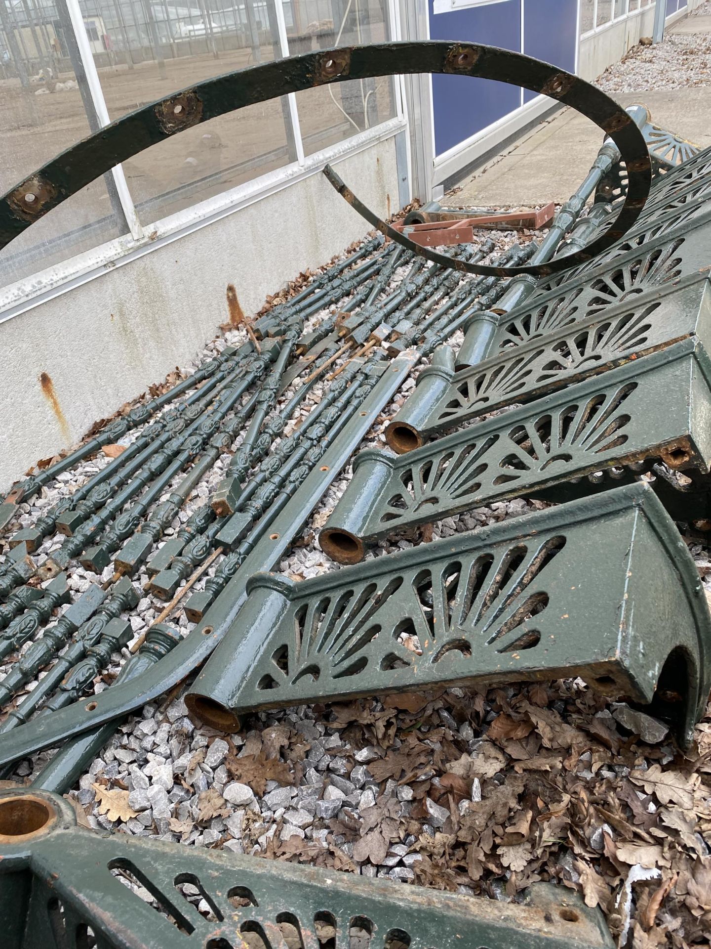 A BELIEVED COMPLETE VINTAGE CAST IRON SPIRAL STAIRCASE WITH HANDRAIL AND RODS - Image 2 of 4