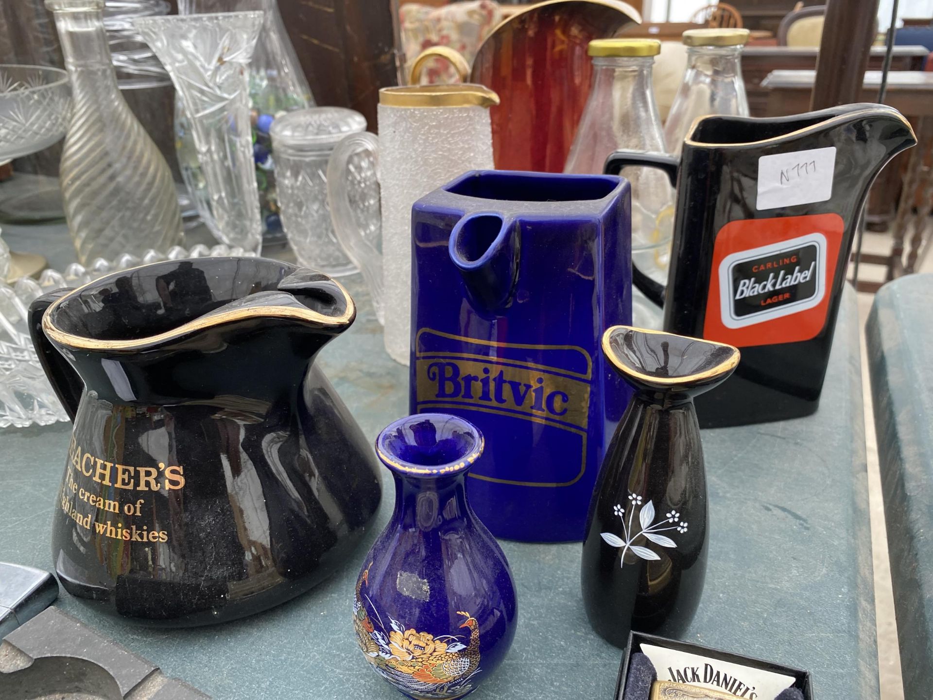 AN ASSORTMENT OF PUB ITEMS TO INCLUDE A WILSONS ALE ASHTRAY, A TEACHERS JUG AND A BRITVIC JUG ETC - Image 2 of 6