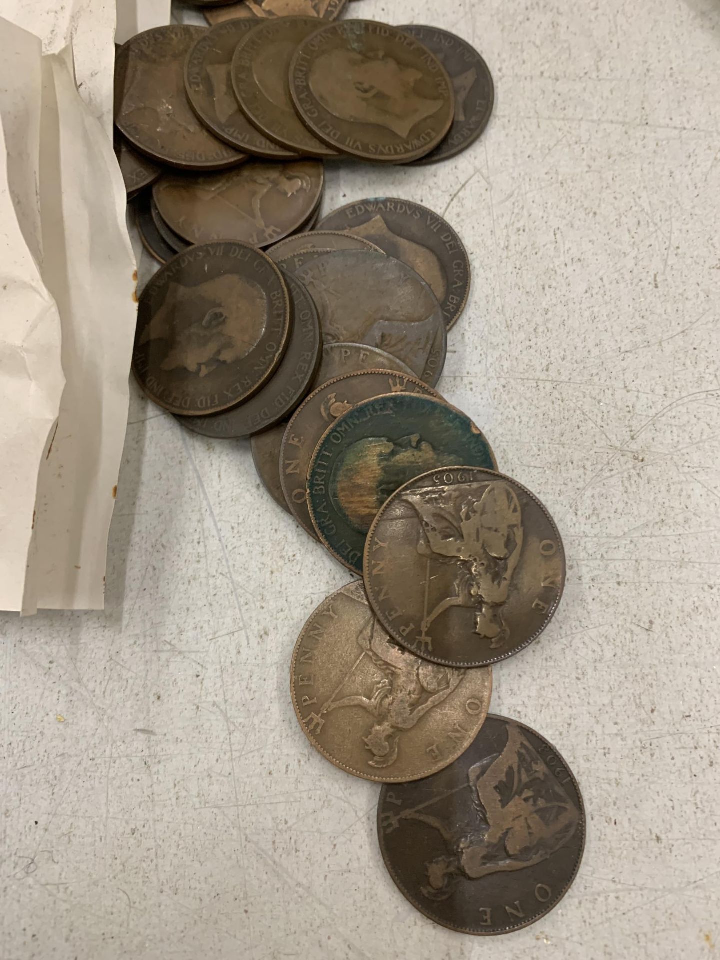 A QUANTITY OF VINTAGE PENNIES 1902, 1903, 1904, 1905, 1906, 1907, 1908, 1909 AND 1910 - Image 2 of 4