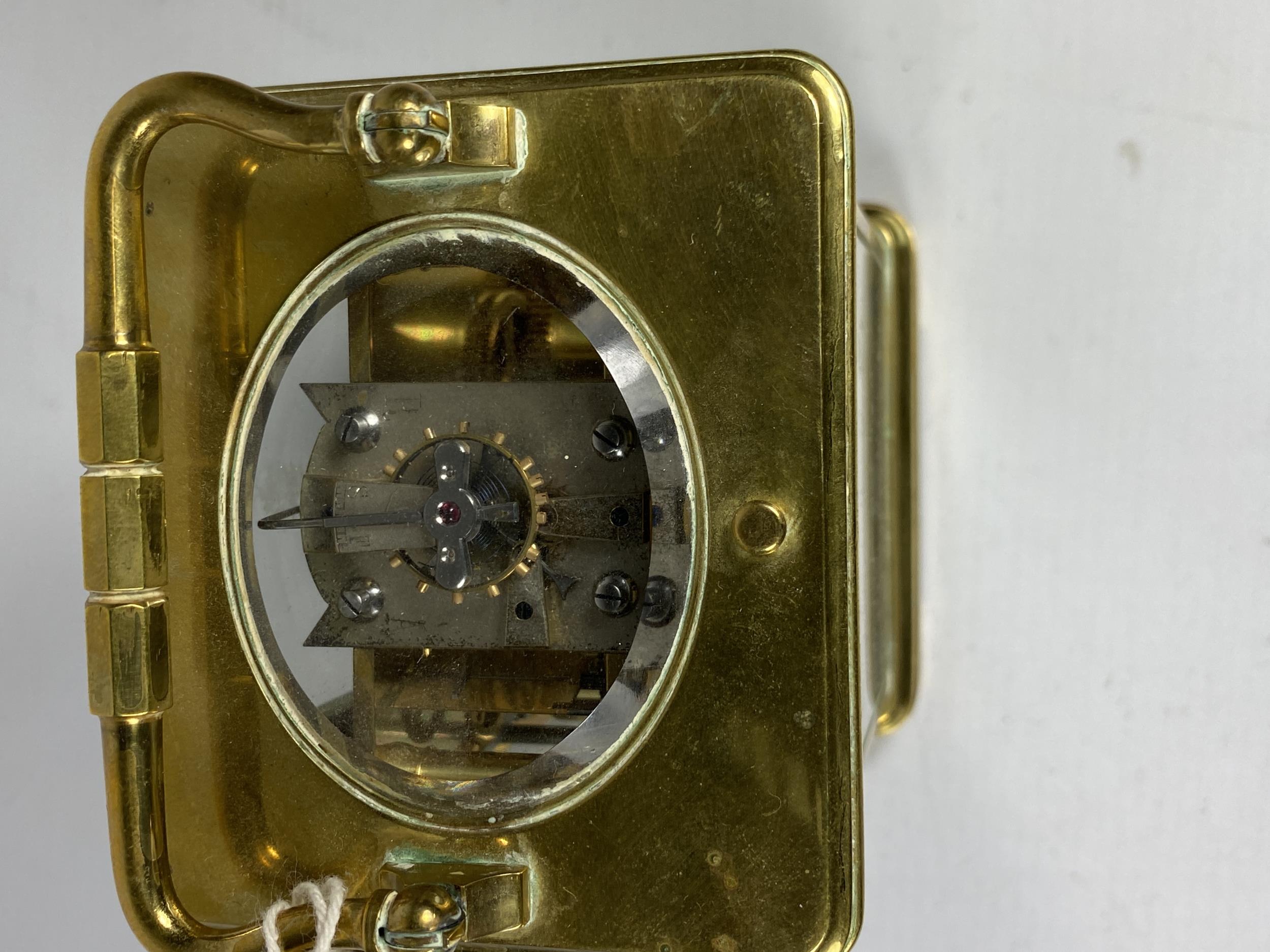 A VINTAGE FRENCH BRASS CASED JOSEPH PENLINGTON, PARIS CARRIAGE CLOCK, HEIGHT 18CM - Image 3 of 5