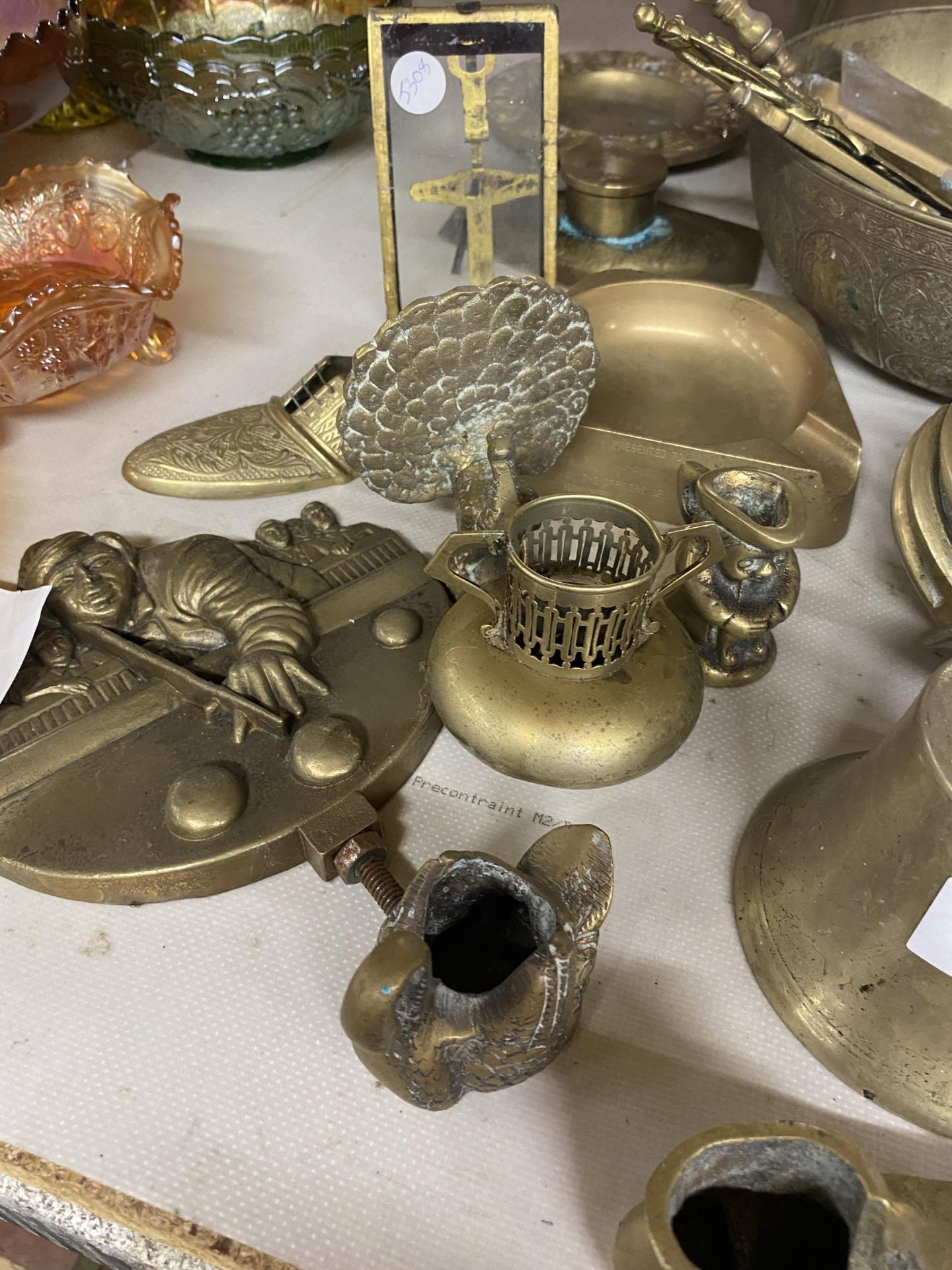 A LARGE MIXED LOT OF VINTAGE BRASSWARE ITEMS, INKSTAND, BELL ETC - Image 3 of 3