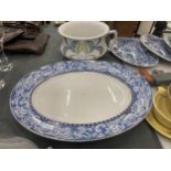 A LARGE DAVENPORT PLATTER AND AN ALFRED PEARCE CHAMBER POT WITH RETRO DESIGN