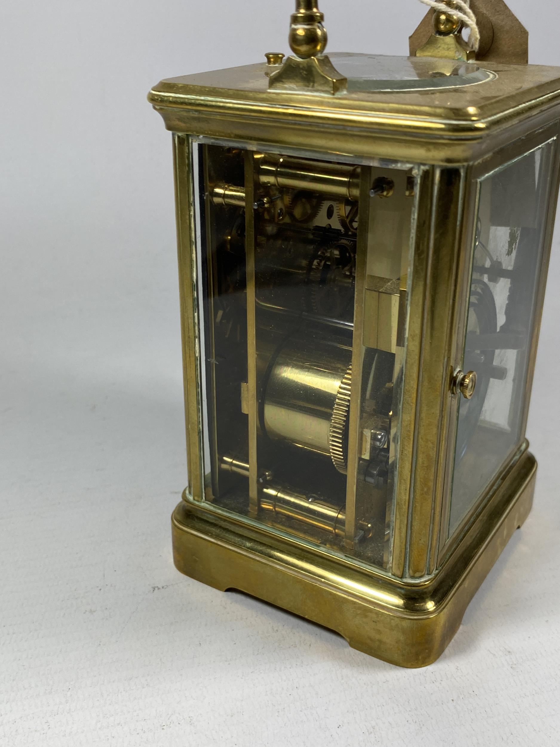 A VINTAGE FRENCH BRASS CASED JOSEPH PENLINGTON, PARIS CARRIAGE CLOCK, HEIGHT 18CM - Image 5 of 5