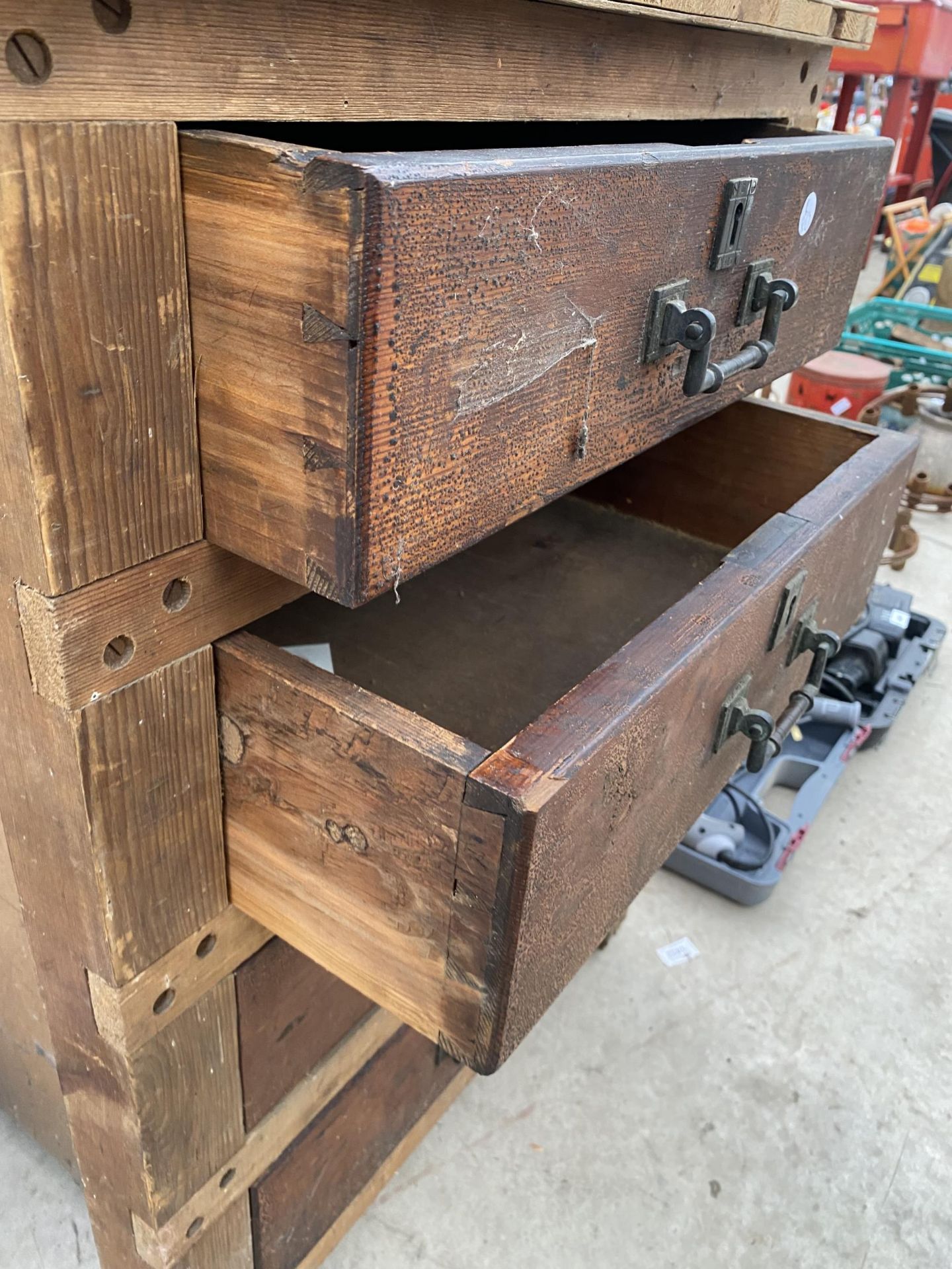 A VINTAGE FOUR DRAWER WORKSHOP CHEST - Image 2 of 2