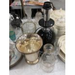 VARIOUS ITEMS OF GLASSWARE TO INCLUDE A LAMP, GLASSES, VASES ETC