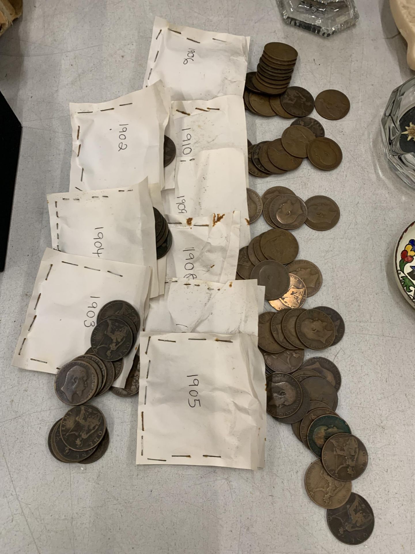 A QUANTITY OF VINTAGE PENNIES 1902, 1903, 1904, 1905, 1906, 1907, 1908, 1909 AND 1910