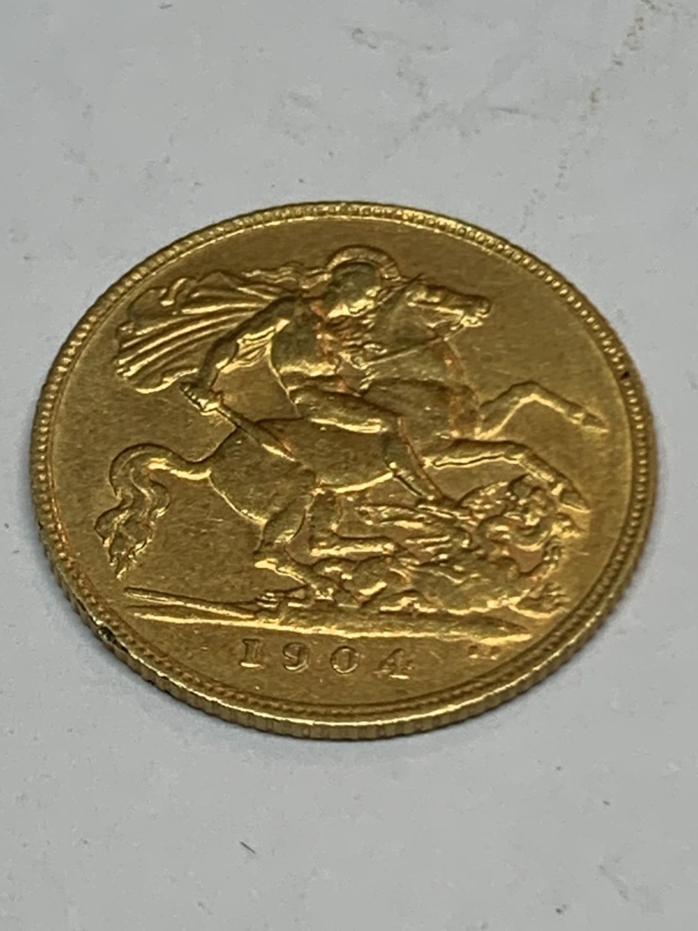 AN EDWARD VII 1904 GOLD HALF SOVEREIGN