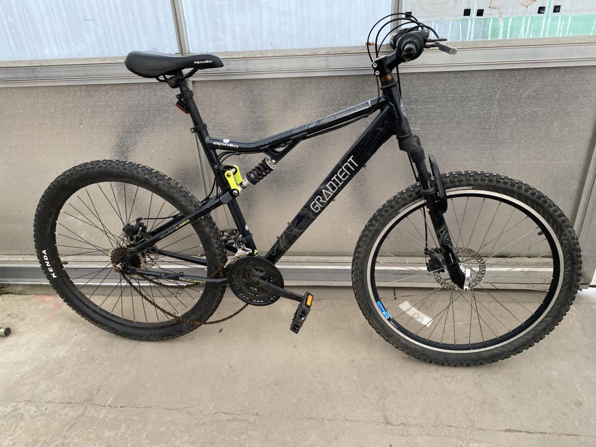 AN APOLLO GRADIENT MOUNTAIN BIKE WITH FRONT AND REAR SUSPENSION AND 21 SPEED SHIMANO GUEAR SYSTEM