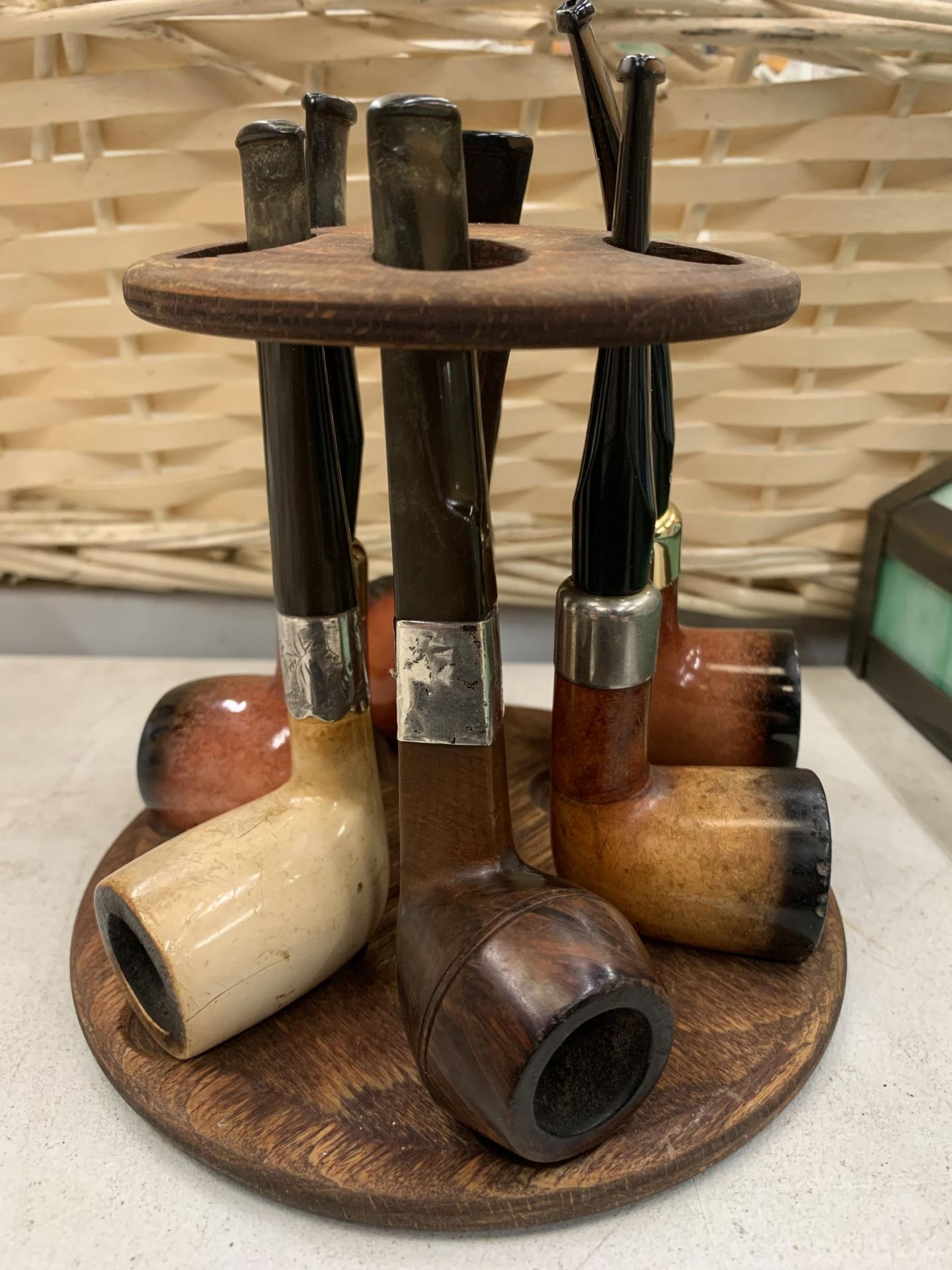 A WOODEN PIPE STAND CONTAINING SIX PIPES - TWO WITH SILVER COLLARS - PLUS FOUR LAXEY PIPES BLOCK - Image 2 of 5