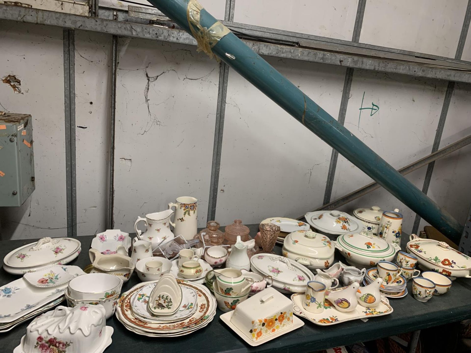 A LARGE QUANTITY OF CERAMICS AND GLASSWARE