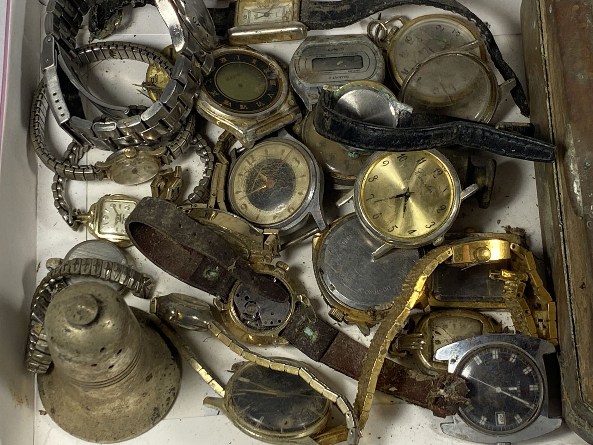 A MIXED LOT OF VINTAGE WATCHES AND WATCH HEADS - Image 2 of 2