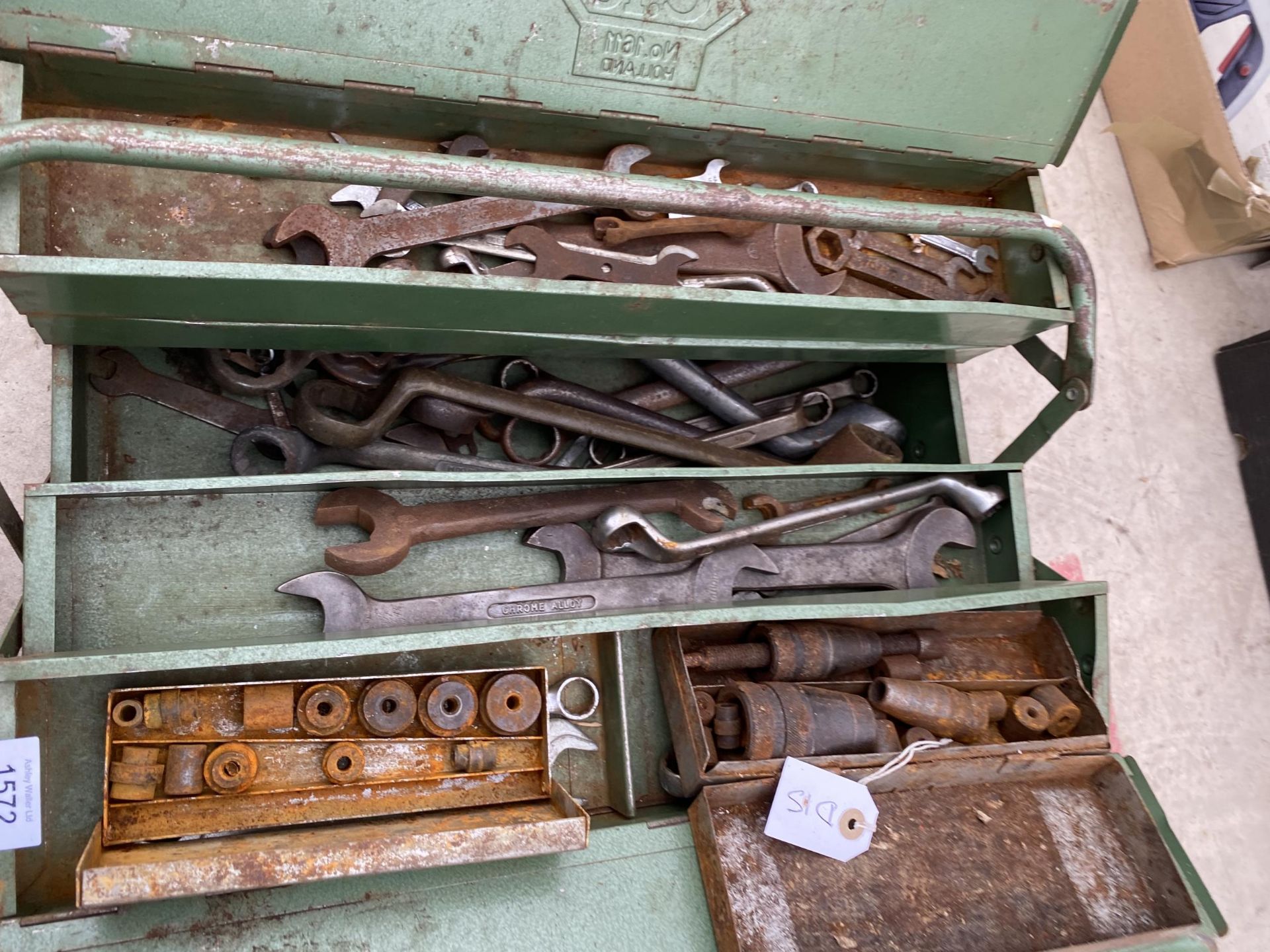 A METAL TOOL BOX CONTAINING AN ASSORTMENT OF SPANNERS - Image 2 of 2