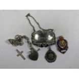 A GROUP OF SILVER AND FURTHER ITEMS TO INCLUDE HALLMARKED SILVER FOB PENDANT, SILVER MASONIC