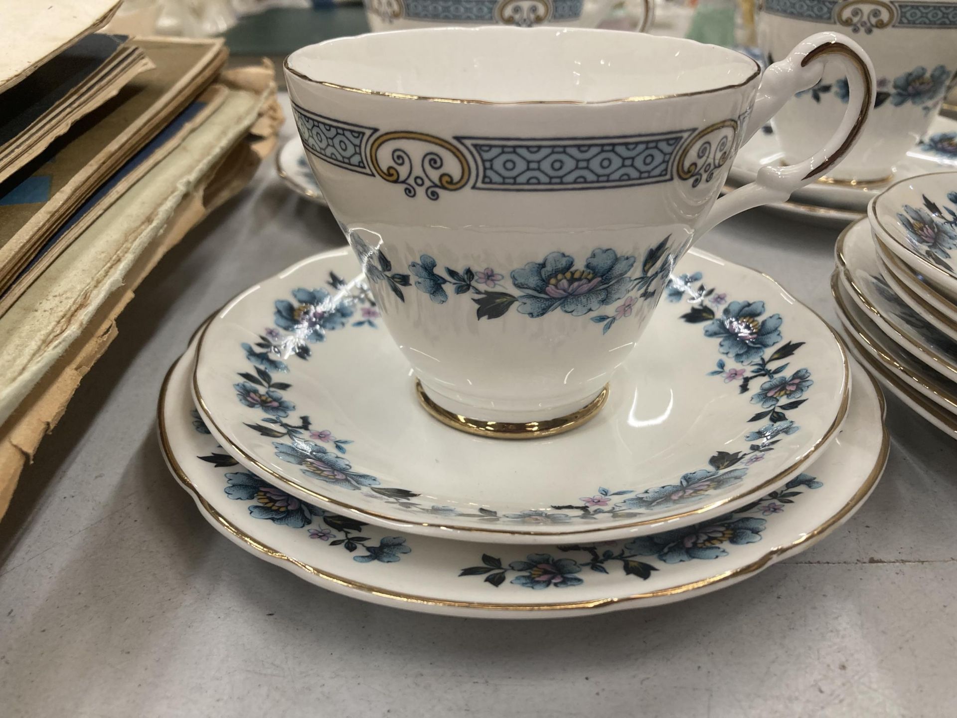 A QUANTITY OF CHINA CUPS AND SAUCERS PLUS A SUGAR BOWL - Image 3 of 5