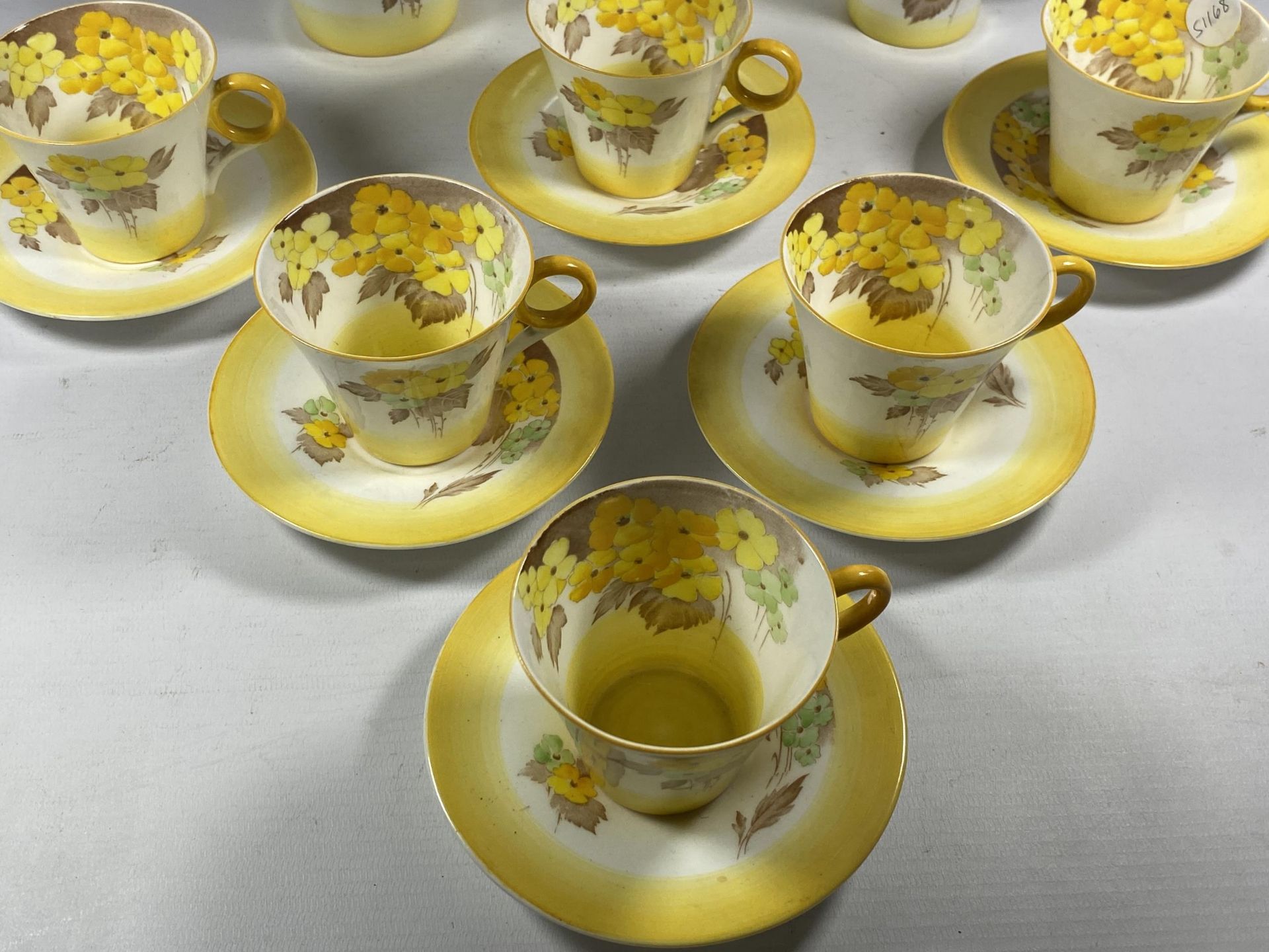 A SHELLEY ART DECO 'PHLOX' PATTERN TEA SET COMPRISING TEAPOT, SUGAR BOWL, CREAM JUG AND SIX CUPS AND - Image 4 of 5