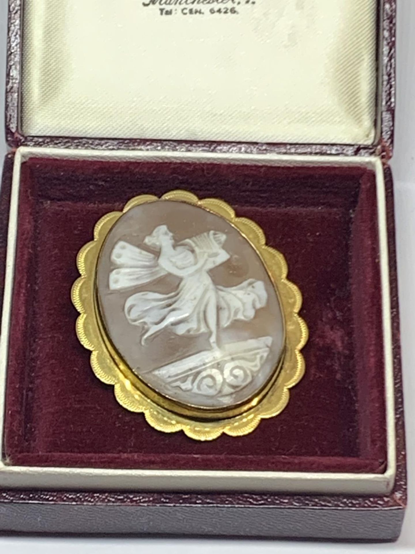 A VICTORIAN CARVED CAMEO BROOCH SET IN 9CT YELLOW GOLD MOUNT, BOXED - Image 4 of 4