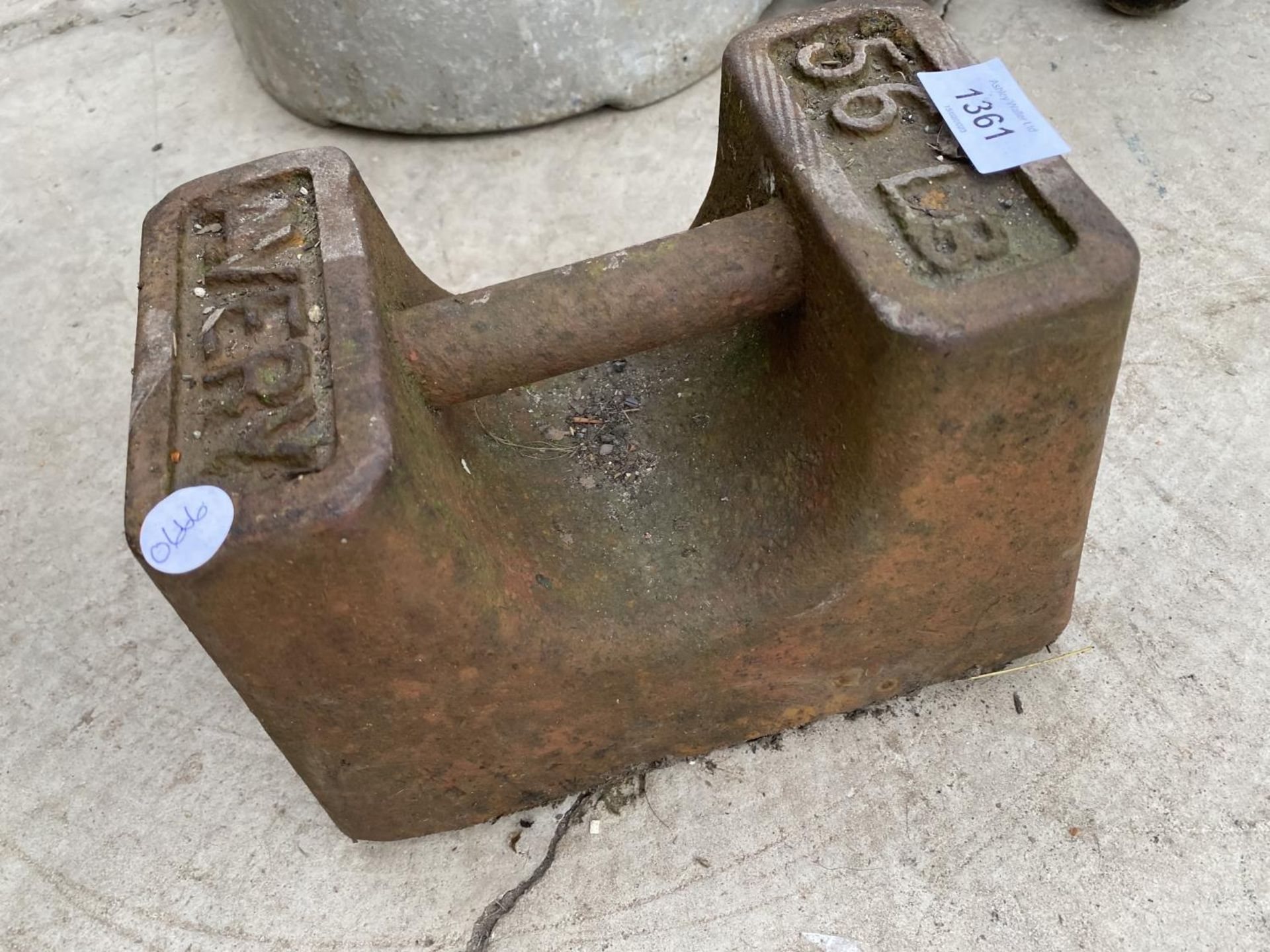 A VINTAGE 56LB AVERY CAST IRON WEIGHT