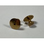 A PAIR OF 9CT YELLOW GOLD COLLAR / BUTTON STUDS, WEIGHT 1.6G