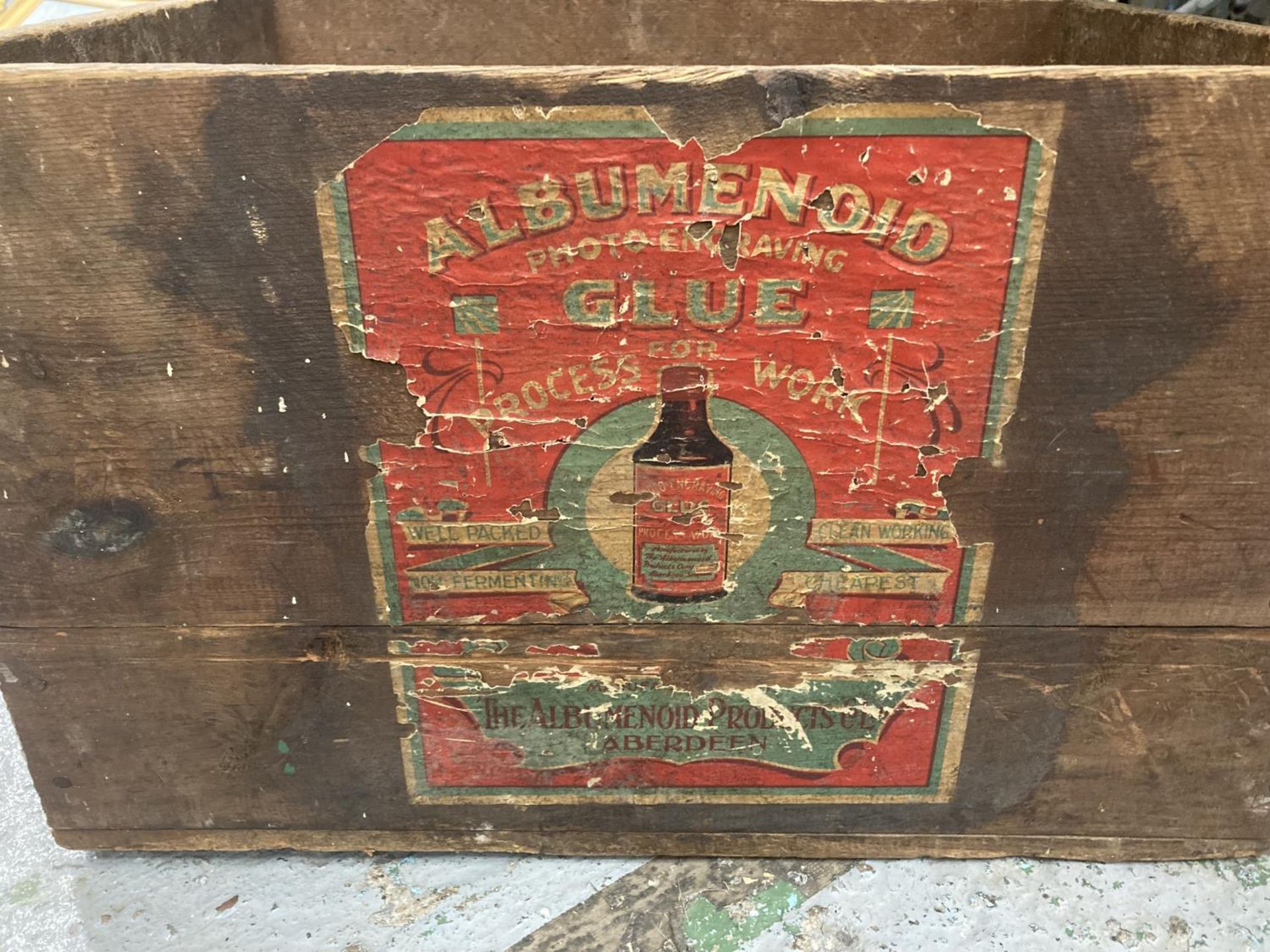 A VINTAGE BOX WITH A PHOTO ENLARGING GLUE LABEL - Image 3 of 3