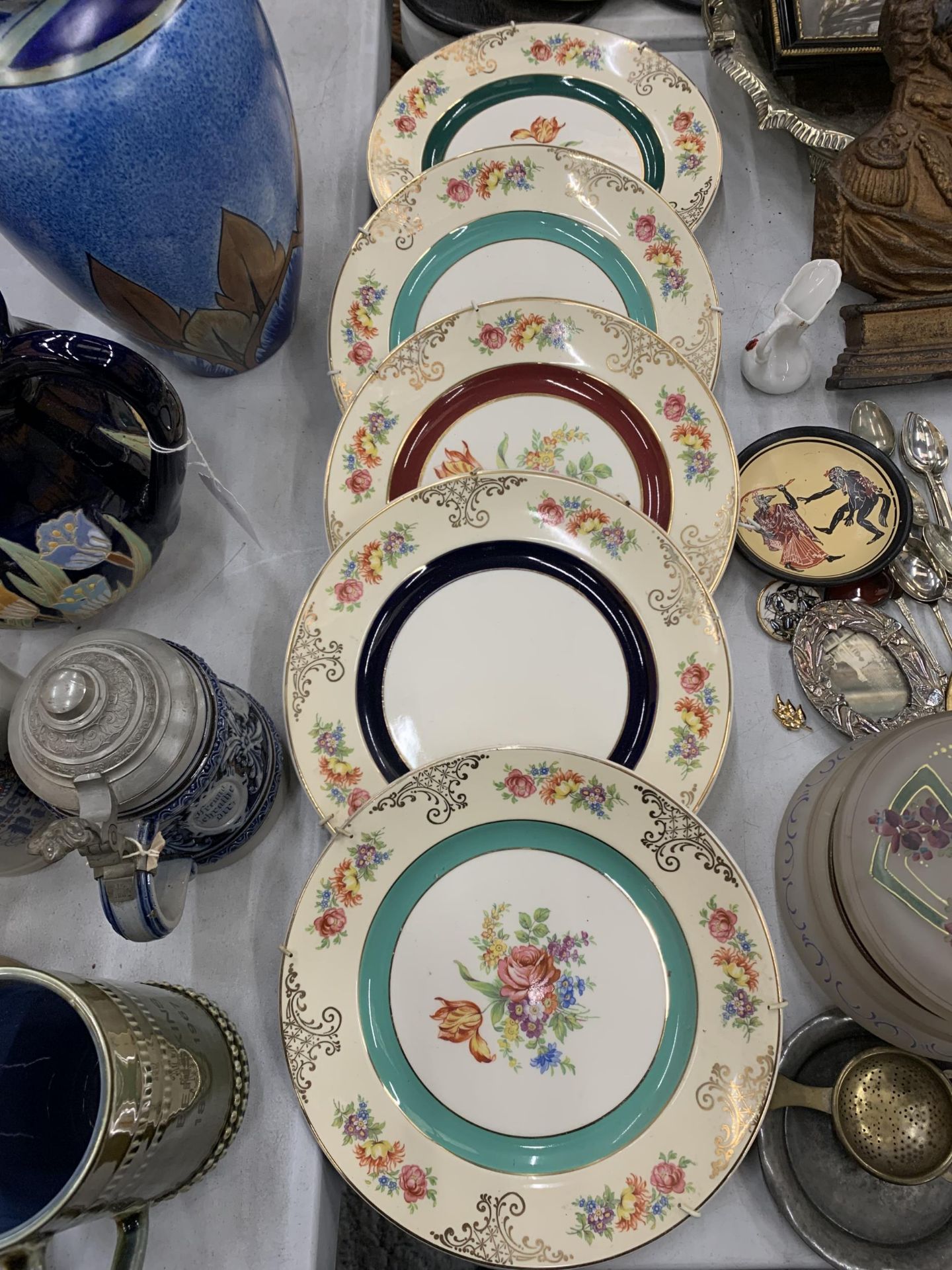 A MIXED LOT TO INCLUDE VINTAGE ROYAL HARVEY PLATES, SILVER PLATED ITEMS, FLATWARE, ETC - Image 6 of 10
