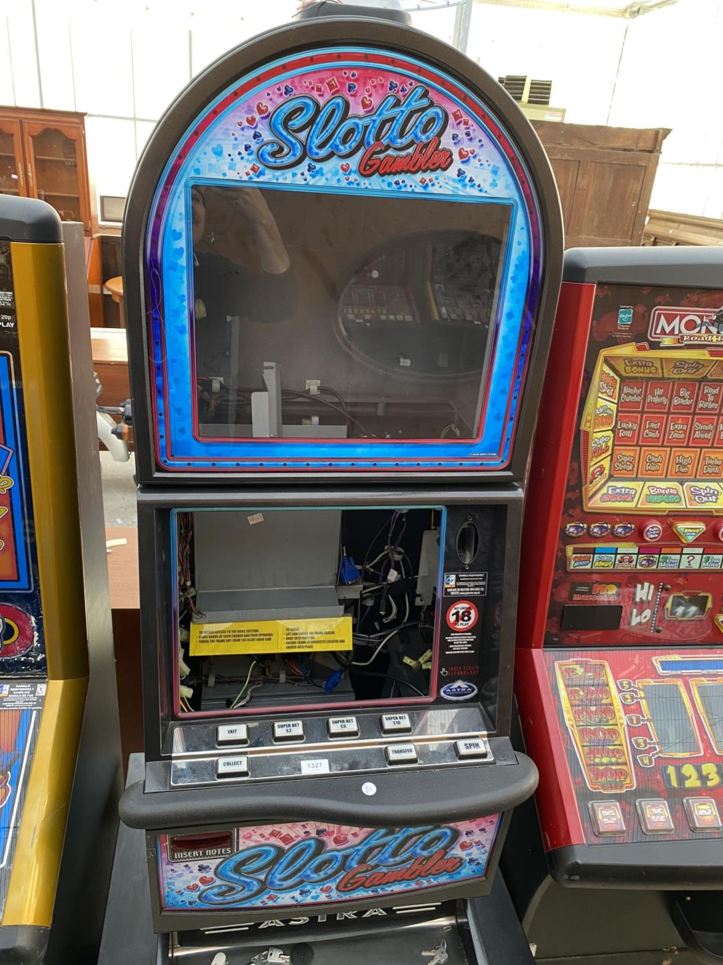 A SLOTTO GAMBLER GAMES MACHINE FOR SOPARES OR REPAIRS BUT WITH KEY - Image 2 of 3