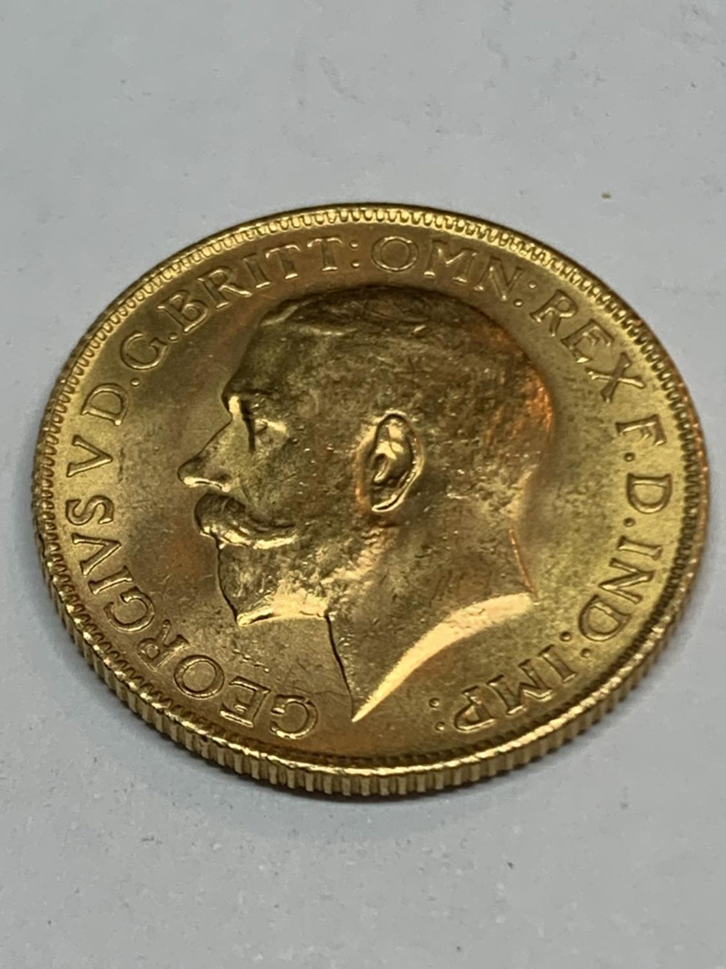 A GEORGE V 1928 GOLD SOVEREIGN - Image 2 of 2