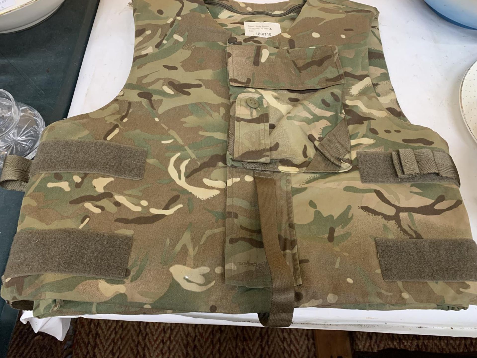 A CAMOUFLAGE BULLET PROOF VEST - Image 3 of 3