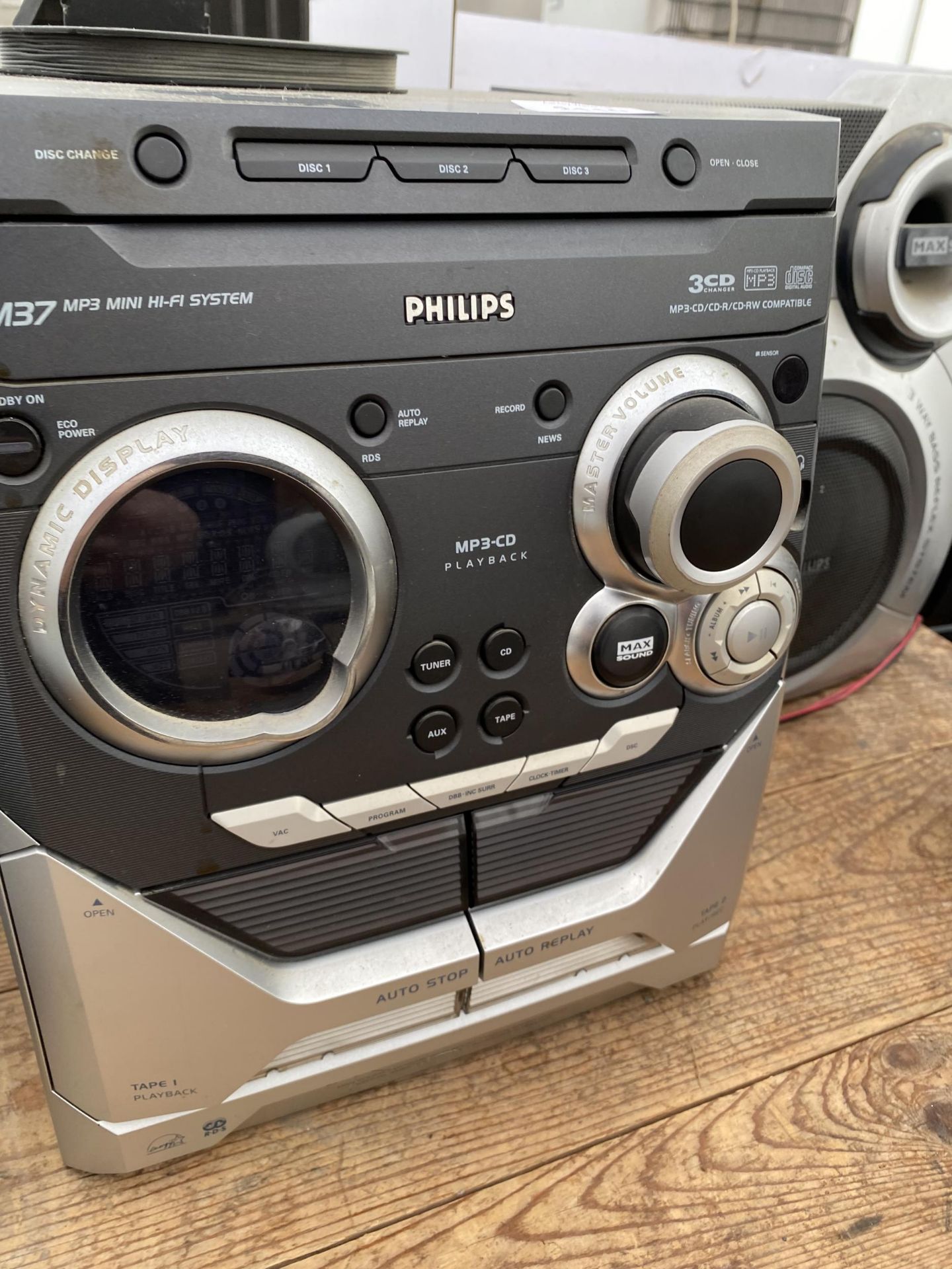 A PHILIPS STEREO SYSTEM WITH TWO SPEAKERS - Image 2 of 2