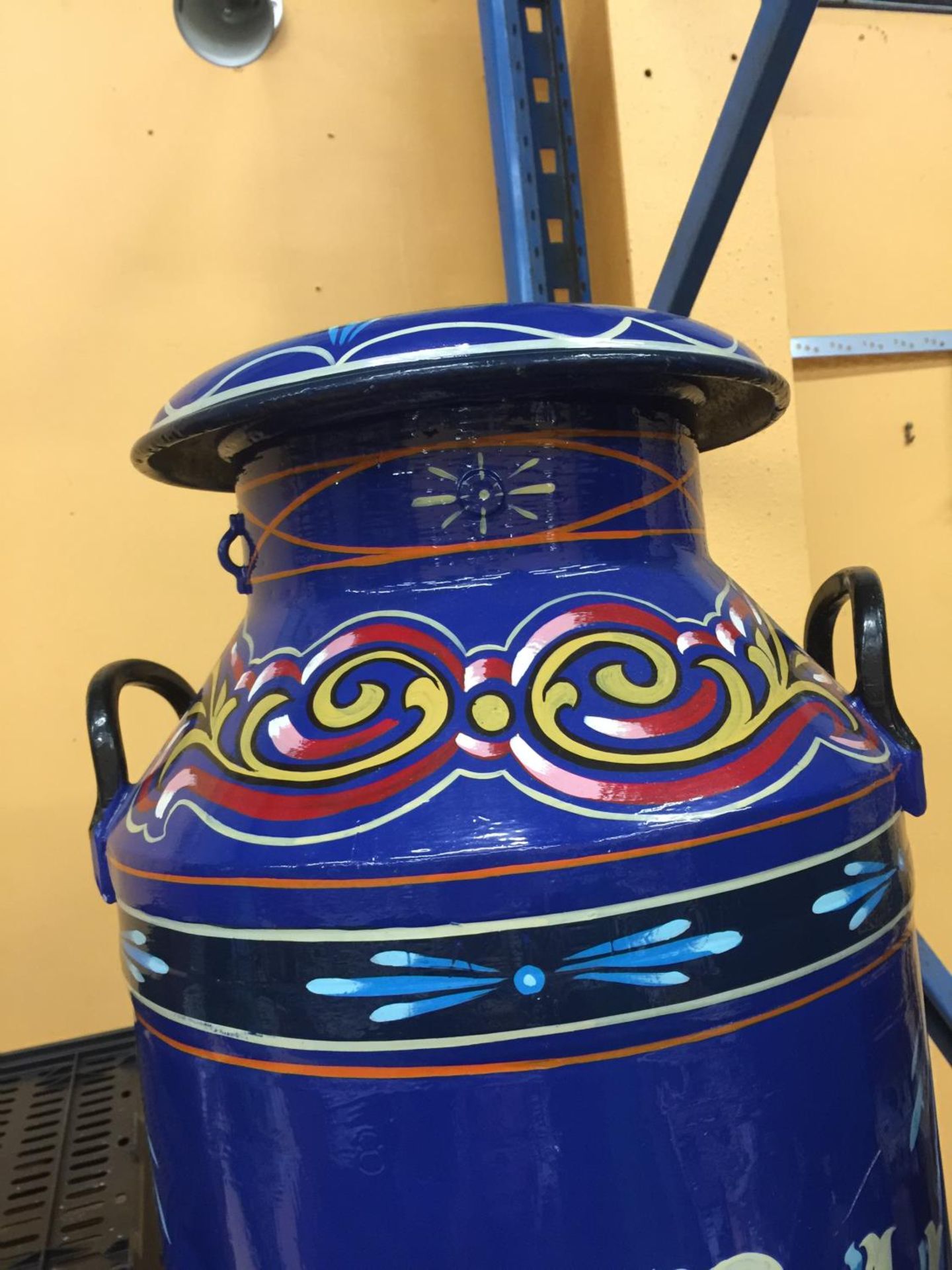 A HANDPAINTED GYPSY MILK CHURN 'GAMEBIRD' GENERAL DEALER DESIGN HEIGHT 72CM SIGNED TERRY COLLEY - Image 3 of 6