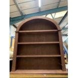 A SET OF WOODEN DISPLAY SHELVES WITH AN ARCHED TOP HEIGHT 59CM WIDTH 47.5CM