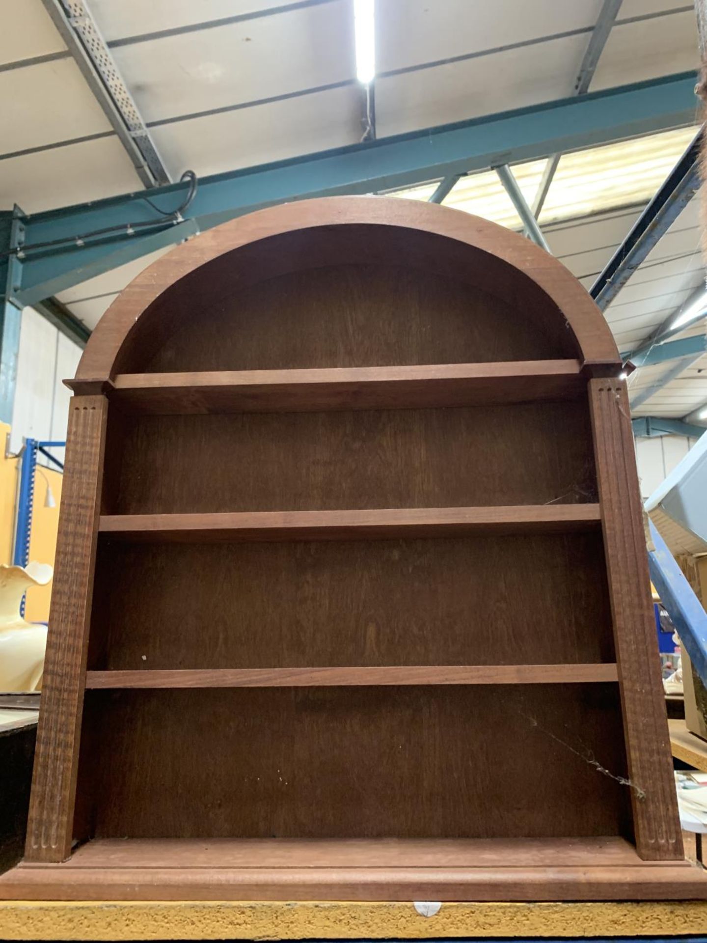 A SET OF WOODEN DISPLAY SHELVES WITH AN ARCHED TOP HEIGHT 59CM WIDTH 47.5CM