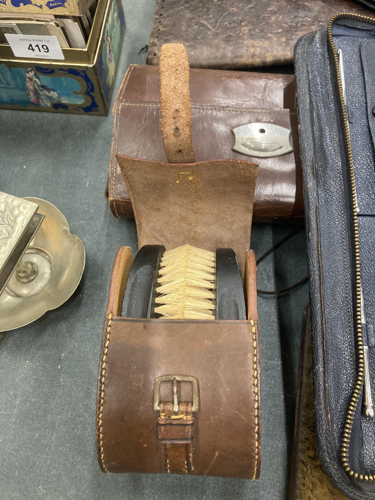 A GENTLEMAN'S TRAVELLING KIT, MANICURE SET, SHOE SHINE SET, ETC - Image 4 of 5