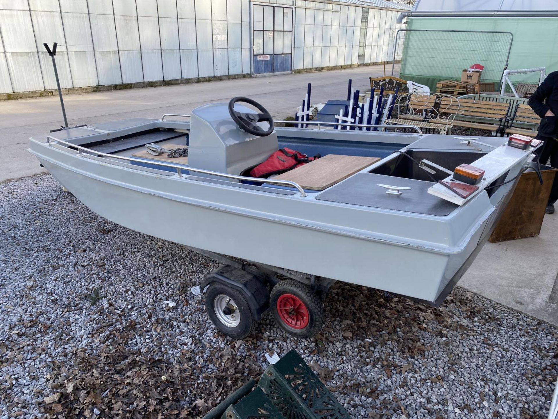 A FISHING BOAT WITH JOHNSON SEAHORSE OUTBOARD MOTOR MODEL NO: J5RTCTA COMPLETE WITH A FOLDING - Image 4 of 12