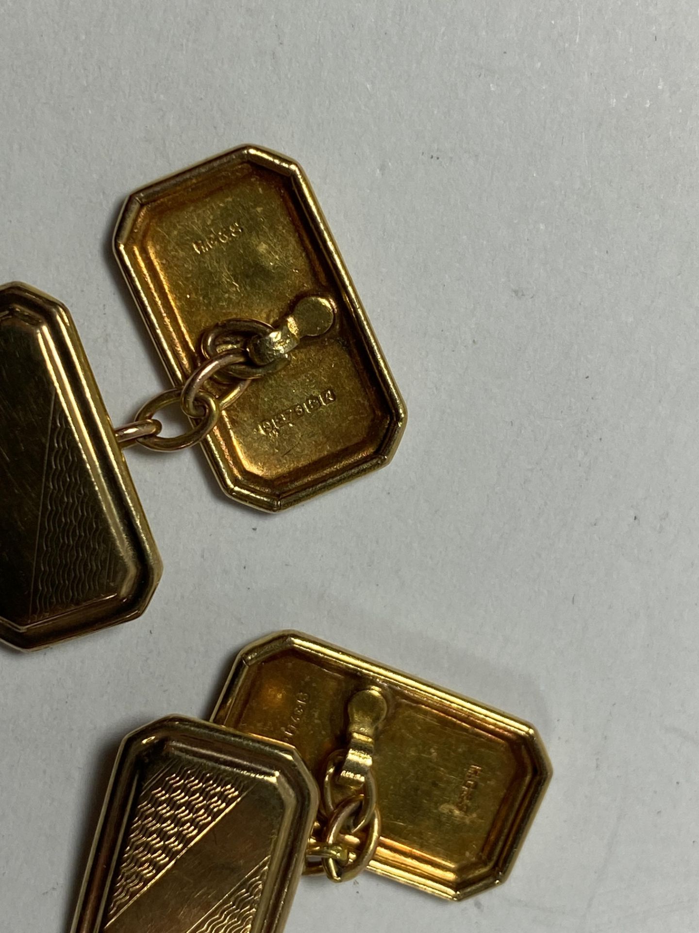 A PAIR OF 9CT YELLOW GOLD CUFFLINKS, TOTAL WEIGHT 3.04G - Image 2 of 2