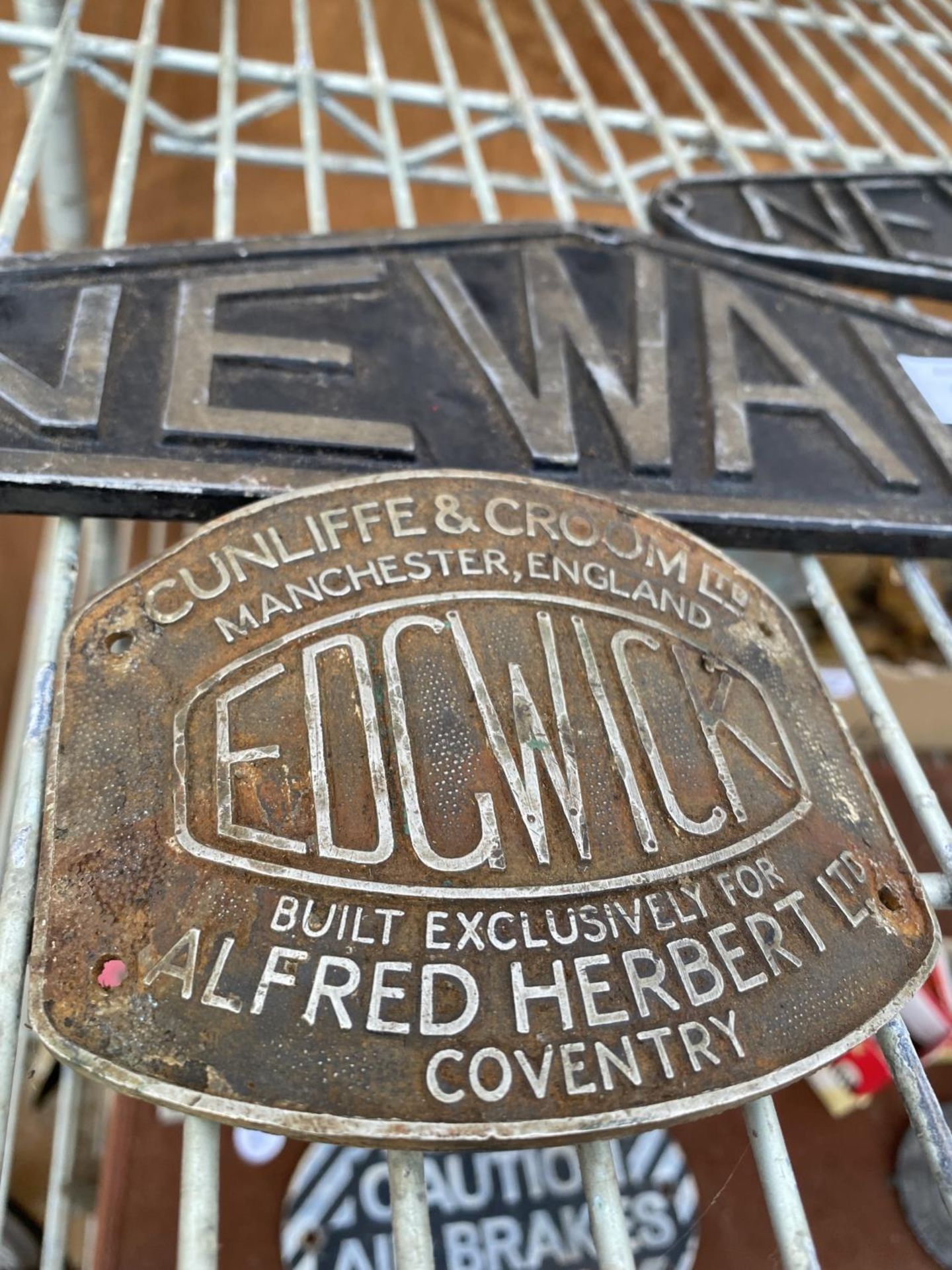 FOUR METAL PLAQUES TO INCLUDE 'NEWALL' AND 'EDGWICK' ETC - Bild 2 aus 3