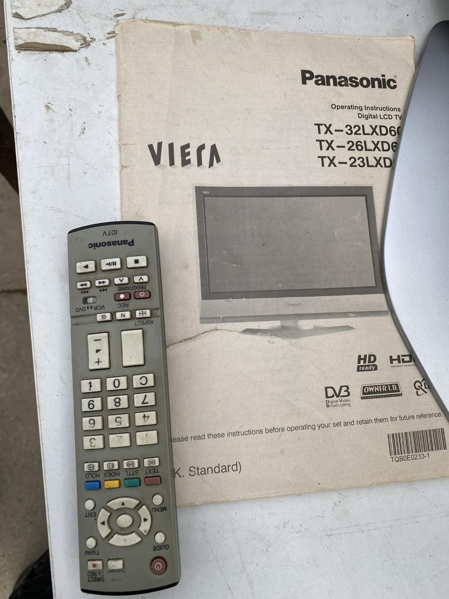 A PANASONIC 23" TELEVISION WITH REMOTE CONTROL - Bild 2 aus 3
