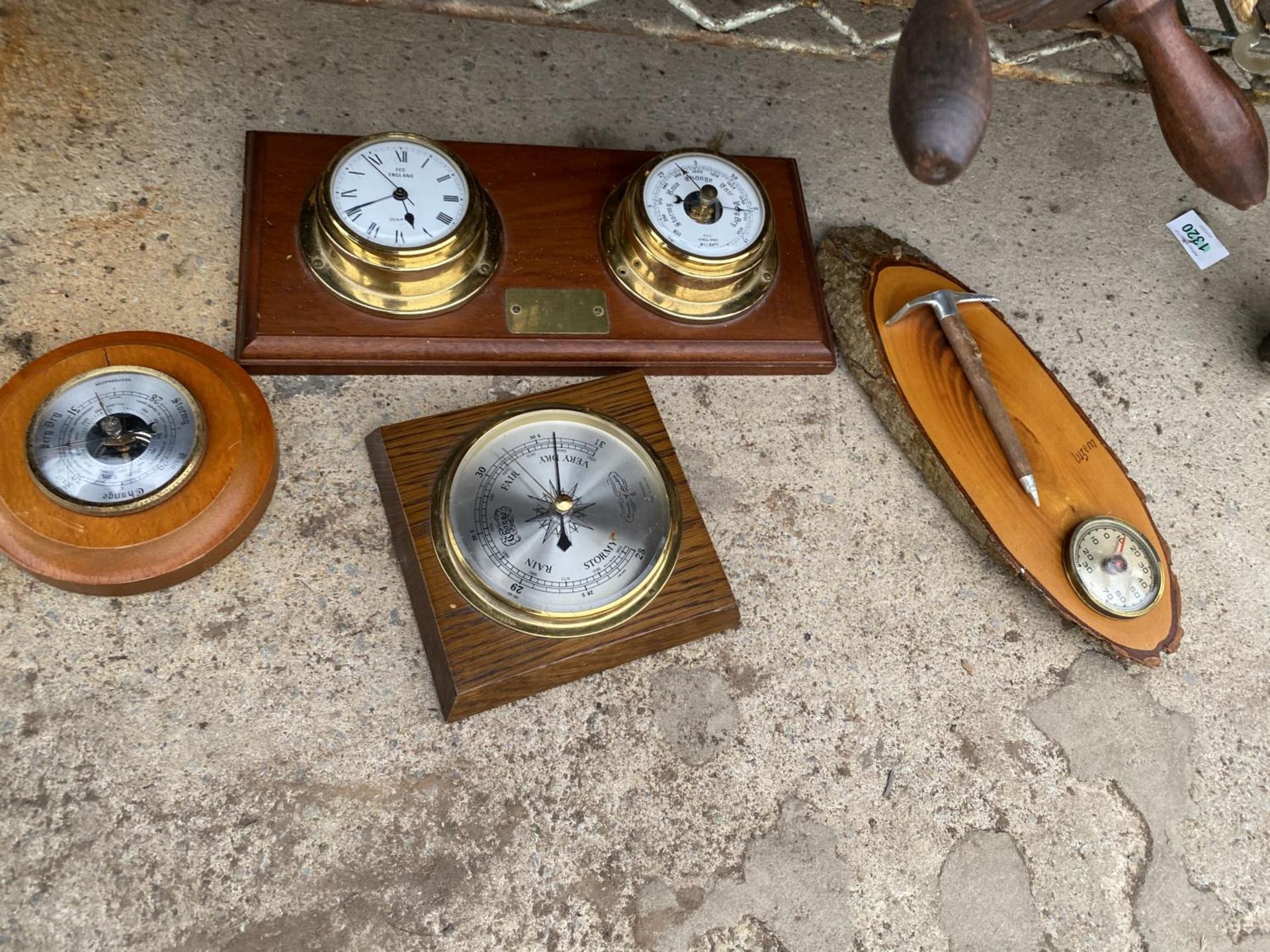 A LARGE ASSORTMENT OF CLOCKS AND BAROMETERS WITH SOME IN THE SHAPE OF SHIPS WHEELS ETC - Image 4 of 4