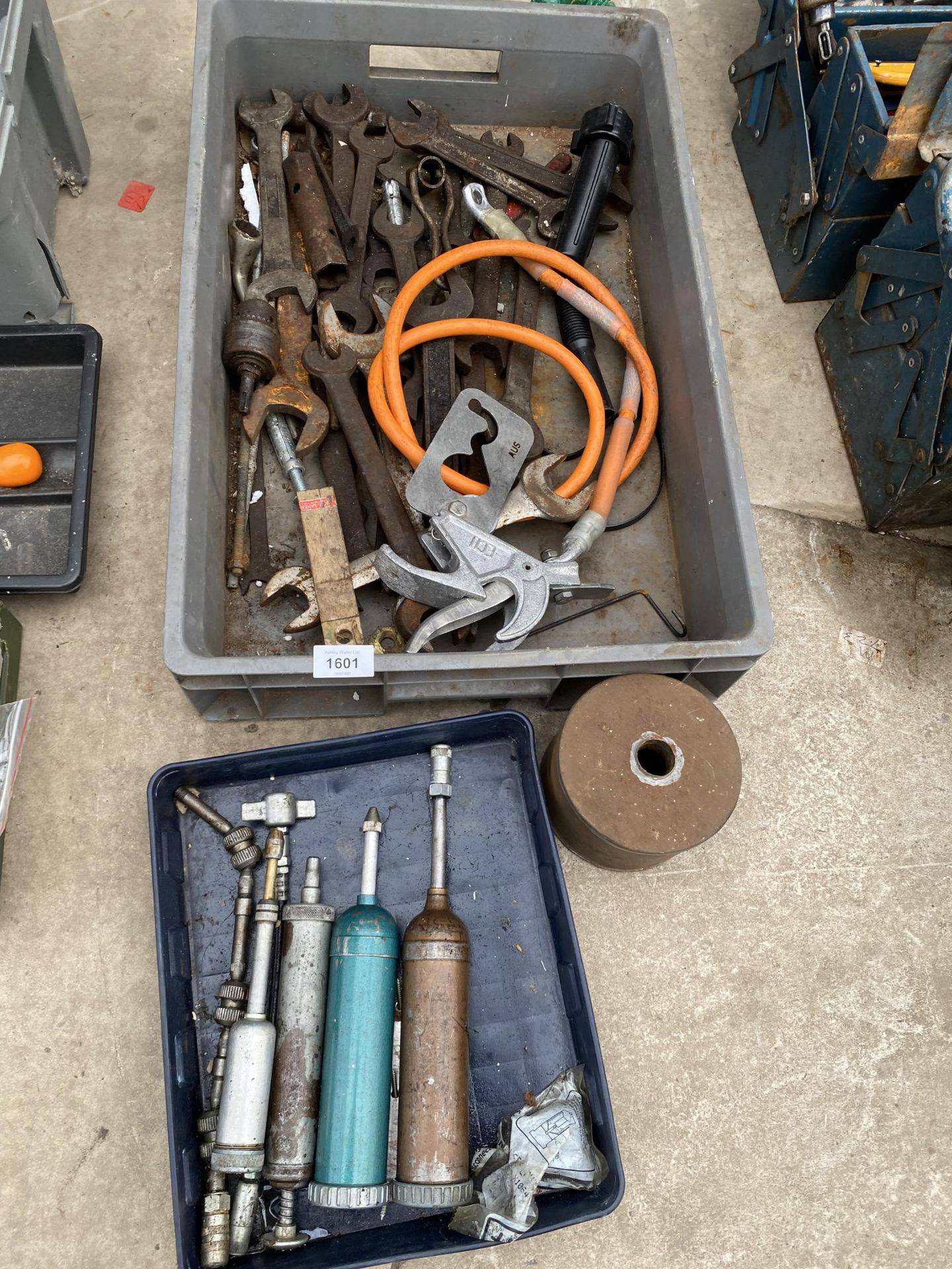 AN ASSORTMENT OF TOOLS TO INCLUDE SPANNERS AND GREASE GUNS ETC