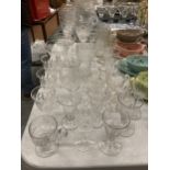 A QUANTITY OF VINTAGE GLASSES TO INCLUDE CHAMPAGNE FLUTES, WINE, SHERRY, ETC