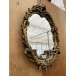 A DECORATIVE GILT FRAMED WALL MIRROR