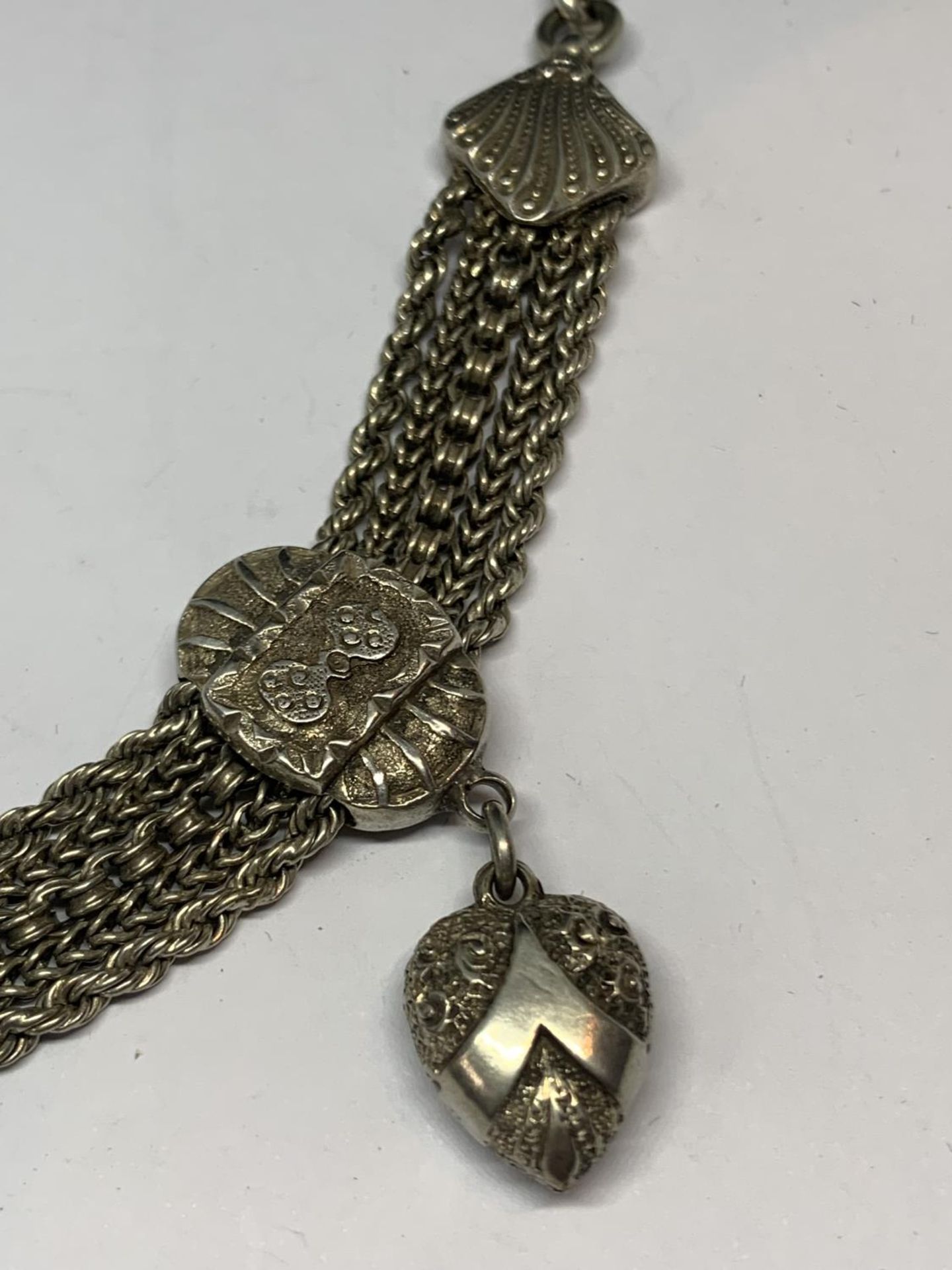 AN ORNATE SILVER HALF ALBERT WATCH CHAIN - Image 2 of 4