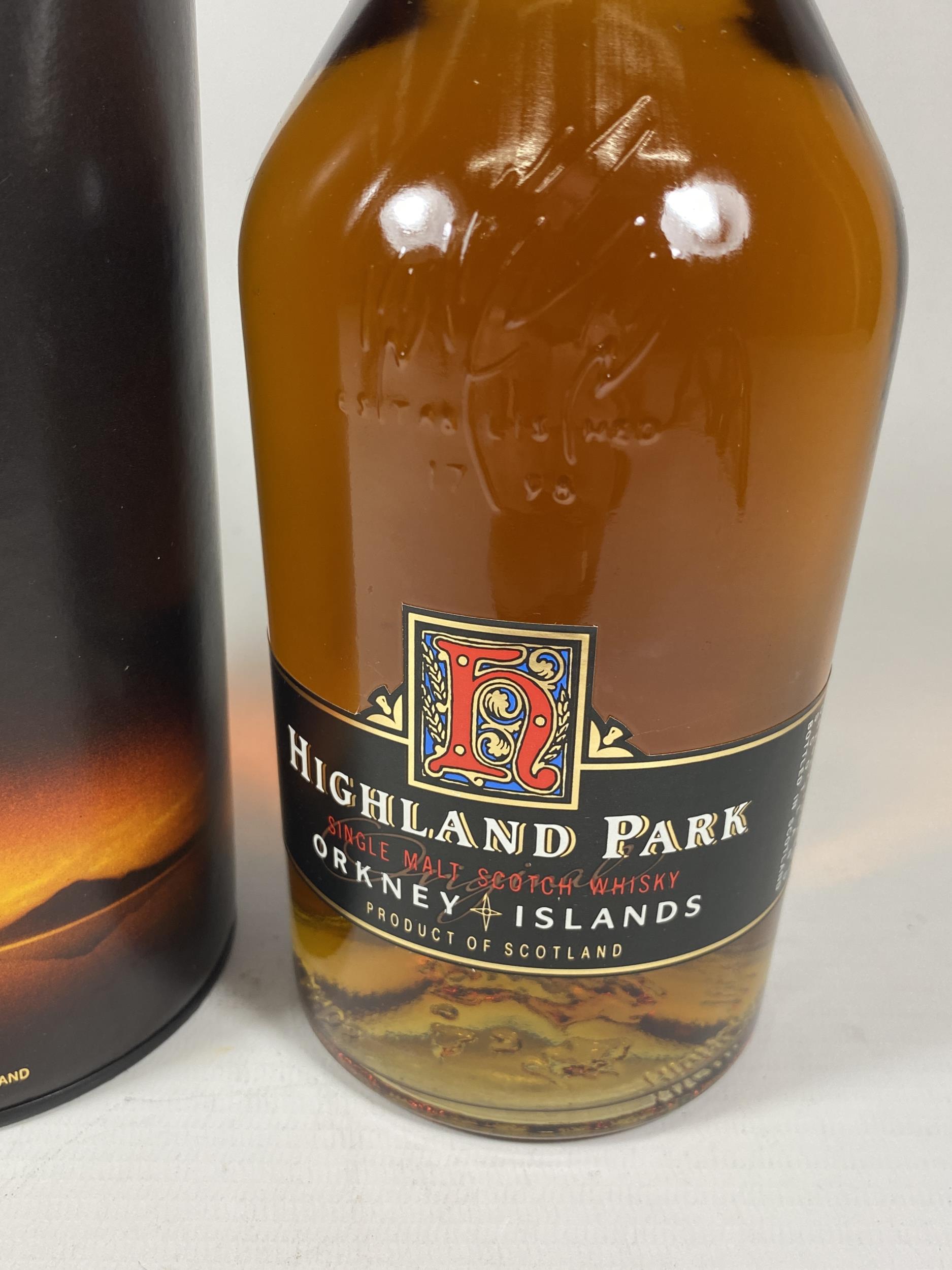 1 X 70CL BOXED BOTTLE - HIGHLAND PARK 12 YEAR OLD ORKNEY ISLANDS SINGLE MALT SCOTCH WHISKY - Image 2 of 3