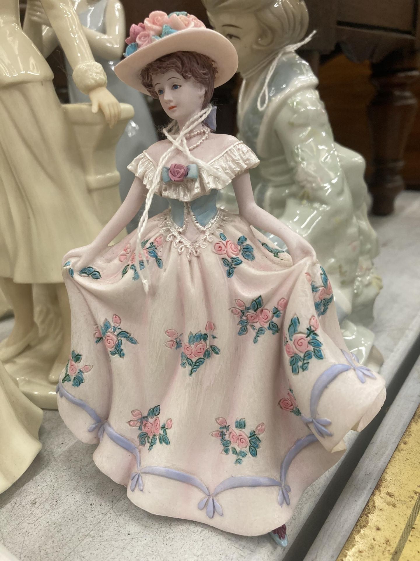 A COLLECTION OF LADY FIGURES TO INCLUDE REGENCY FINE ARTS, REGAL, ETC - Image 3 of 5