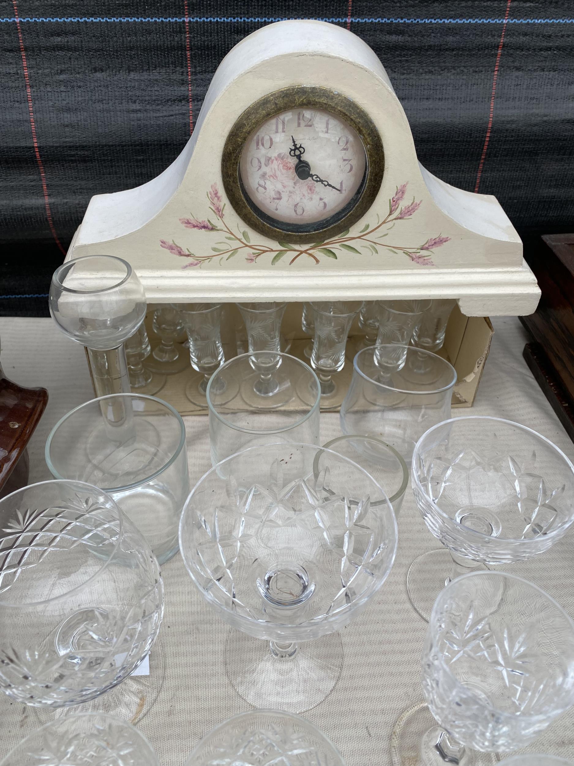 AN ASSORTMENT OF GLASS WARE AND A MANTLE CLOCK - Image 2 of 2