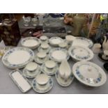 A WEDGWOOD 'CLEMENTINE' PART DINNER SERVICE TO INCLUDE PLATES, BOWLS, SERVING TUREENS, SAUCE BOAT