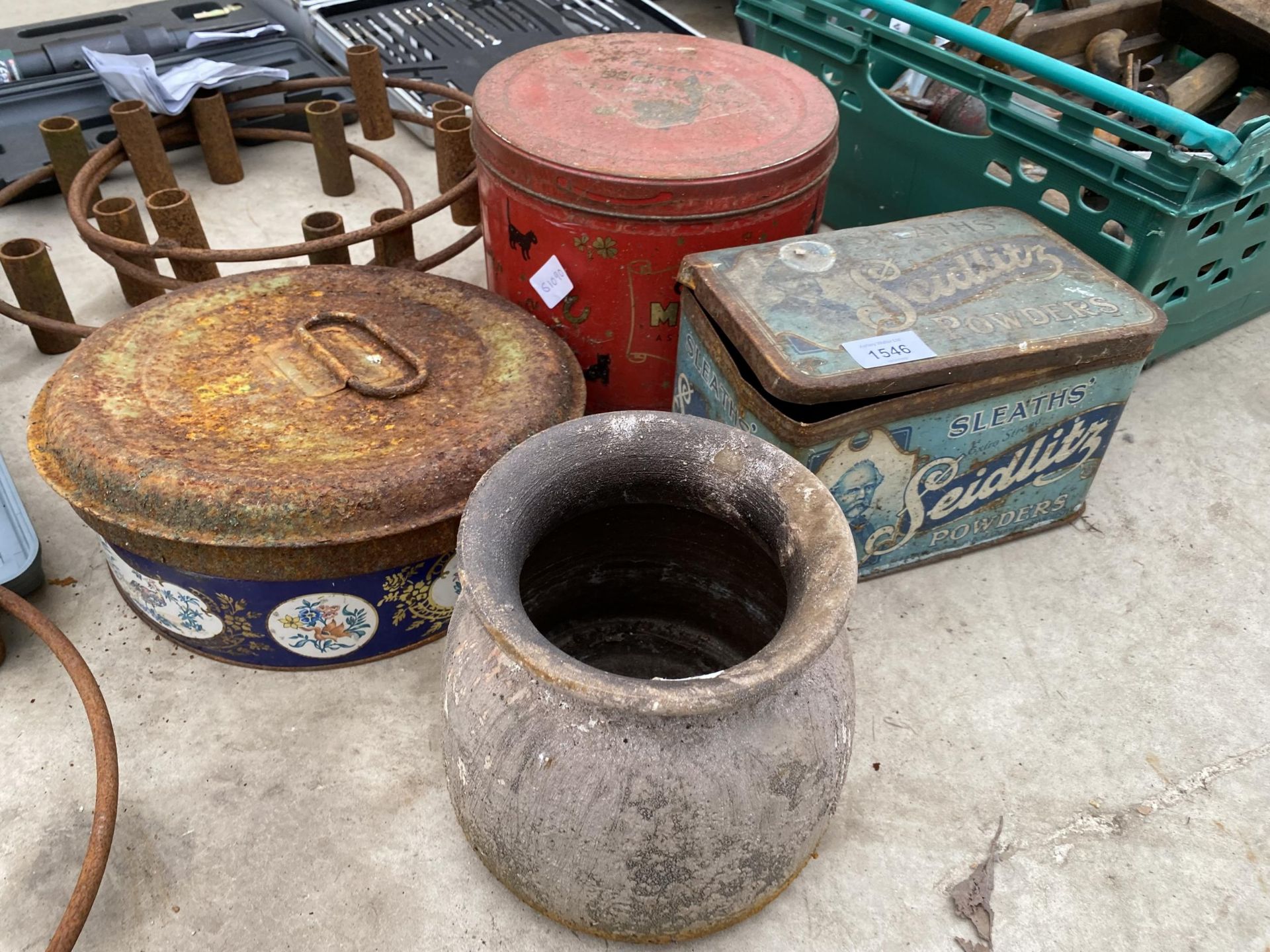 AN ASSORTMENT OF VINTAGE TINS AND SEVEN WROUGHT IRON GARDEN CANDLE HOLDERS - Image 2 of 2