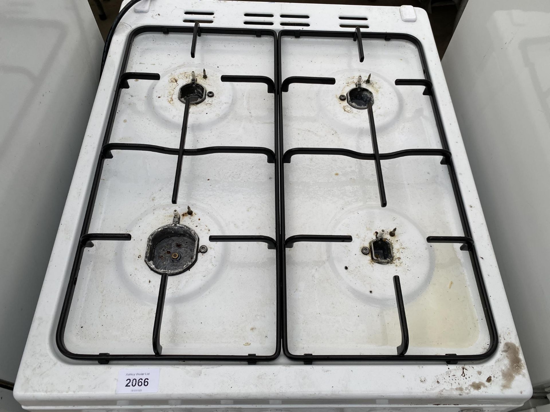 A WHITE FLAVEL ELECTRIC AND GAS FREESTANDING OVEN AND HOB - Image 2 of 3