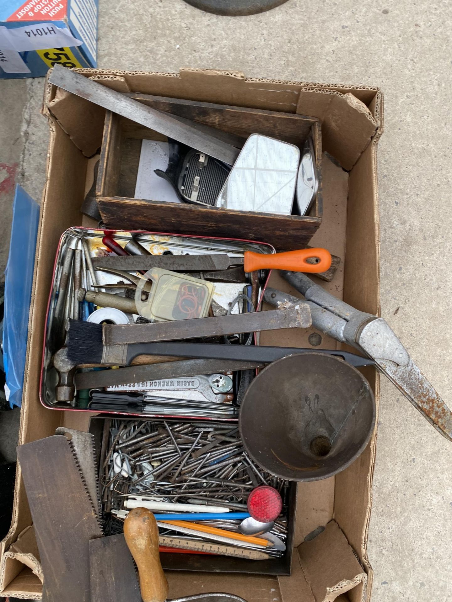 AN ASSORTMENT OF TOOLS TO INCLUDE FILES, A HAMMER AND NAILS ETC - Image 2 of 2